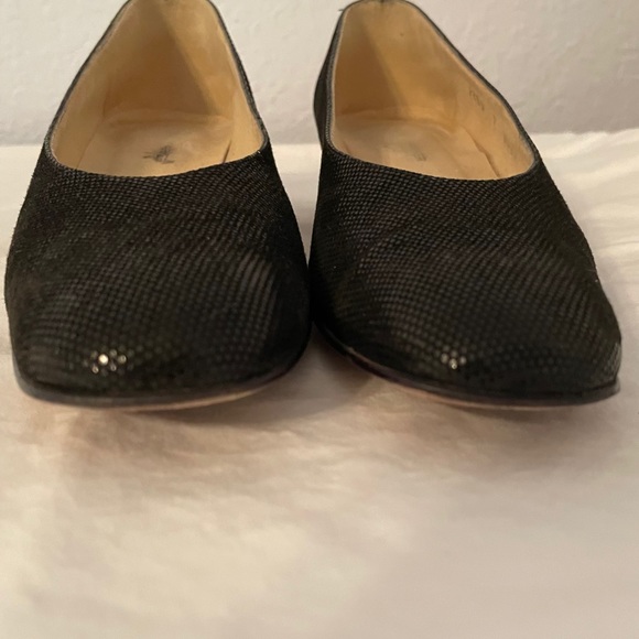Snakeskin Pumps w/Gold Heel Accent, size 7AAAA - Picture 4 of 11